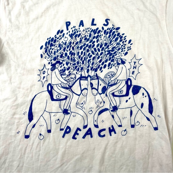 Classic White Tee with graphic - Picture 3 of 4